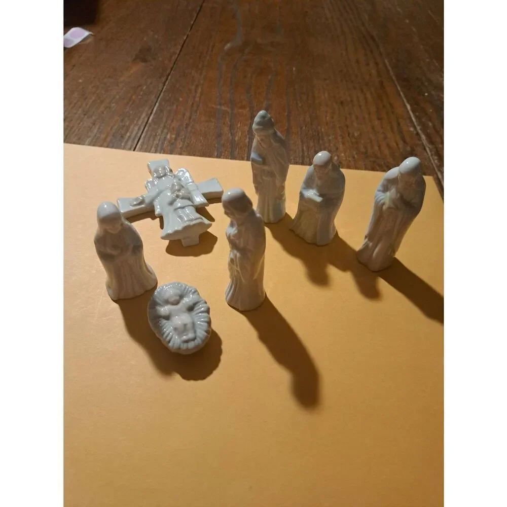 Vintage 7 Piece Ceramic Muted Color Nativity Figurines Christmas Holiday Jesus